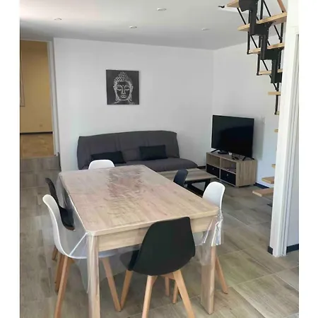 Melanie Apartment